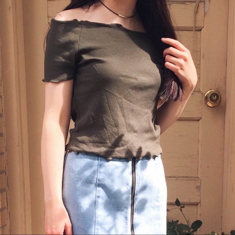 NWT Heart & Hips Ribbed Lettuce Edge Crop Top